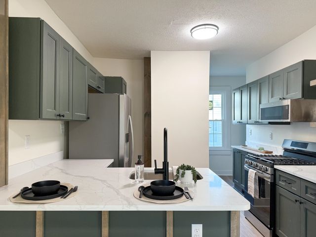 909 GRAYSON AVE, Waynesboro, VA 22980