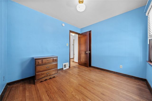 115 Frankfort Ave, West View, PA 15229