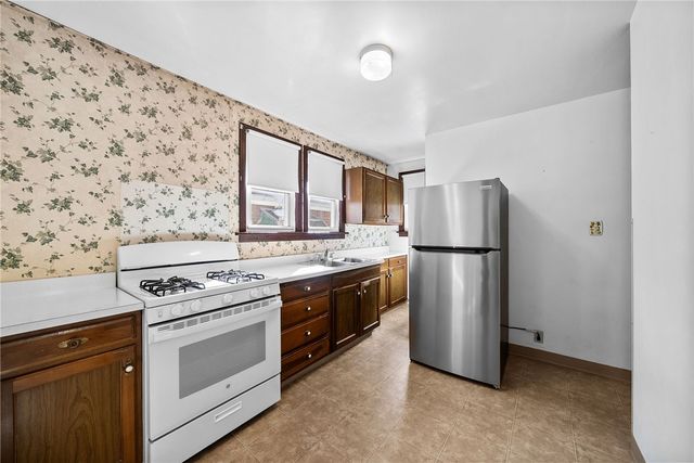 115 Frankfort Ave, West View, PA 15229