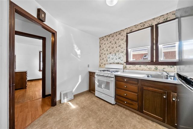 115 Frankfort Ave, West View, PA 15229