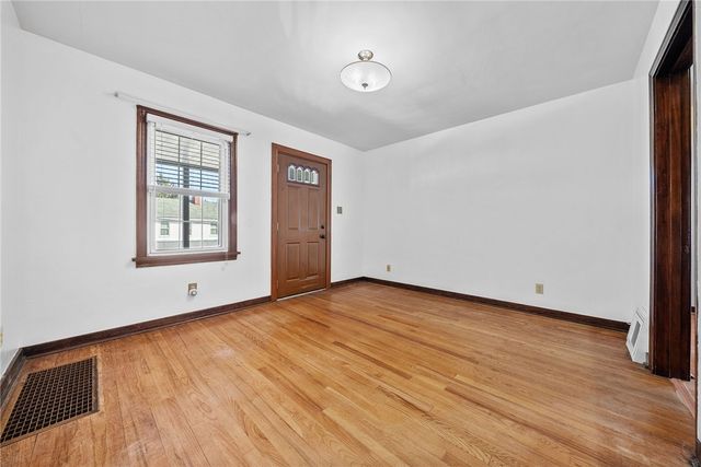 115 Frankfort Ave, West View, PA 15229