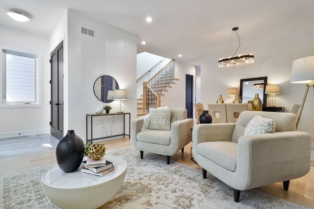 5624 N Francisco Avenue, Chicago, IL 60659