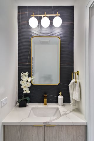 5624 N Francisco Avenue, Chicago, IL 60659