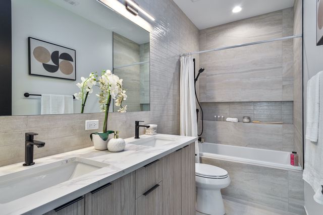 5624 N Francisco Avenue, Chicago, IL 60659