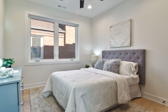 5624 N Francisco Avenue, Chicago, IL 60659