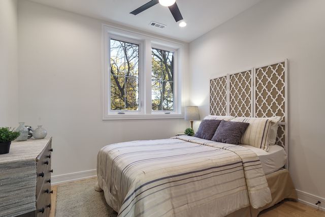 5624 N Francisco Avenue, Chicago, IL 60659