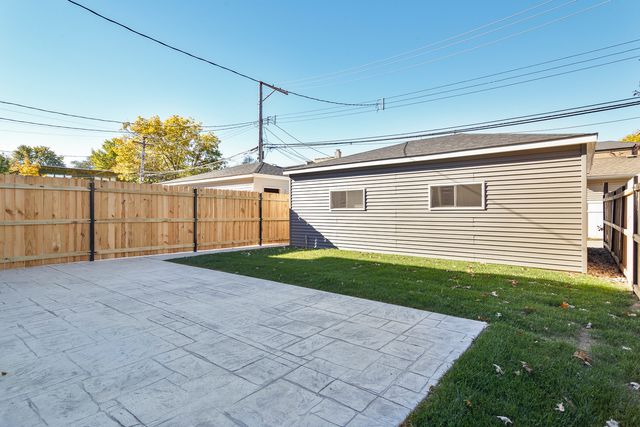 5624 N Francisco Avenue, Chicago, IL 60659