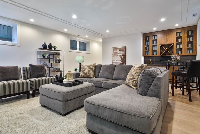 5624 N Francisco Avenue, Chicago, IL 60659