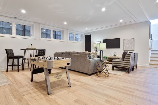 5624 N Francisco Avenue, Chicago, IL 60659