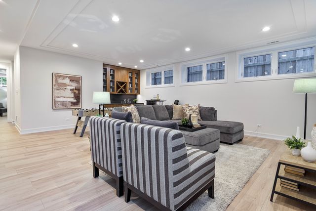 5624 N Francisco Avenue, Chicago, IL 60659