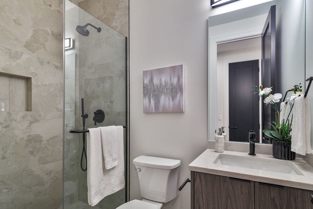 5624 N Francisco Avenue, Chicago, IL 60659