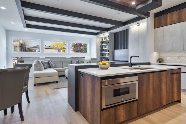 5624 N Francisco Avenue, Chicago, IL 60659