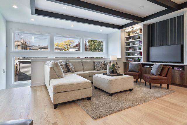 5624 N Francisco Avenue, Chicago, IL 60659