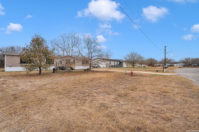 17402 Fx Ball, Elmendorf, TX 78112