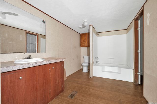 17402 Fx Ball, Elmendorf, TX 78112