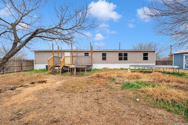 17402 Fx Ball, Elmendorf, TX 78112