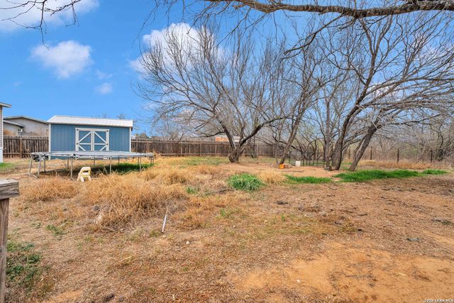 17402 Fx Ball, Elmendorf, TX 78112