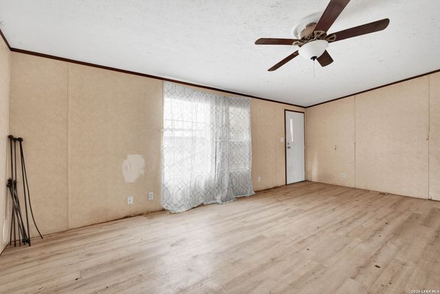 17402 Fx Ball, Elmendorf, TX 78112