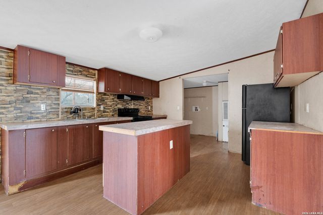 17402 Fx Ball, Elmendorf, TX 78112