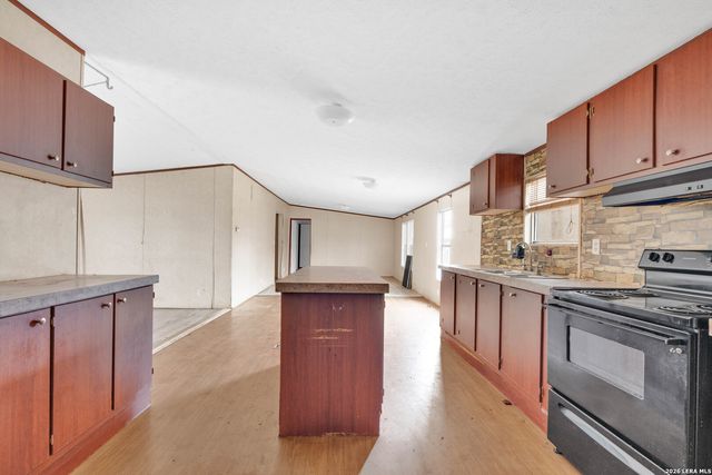 17402 Fx Ball, Elmendorf, TX 78112