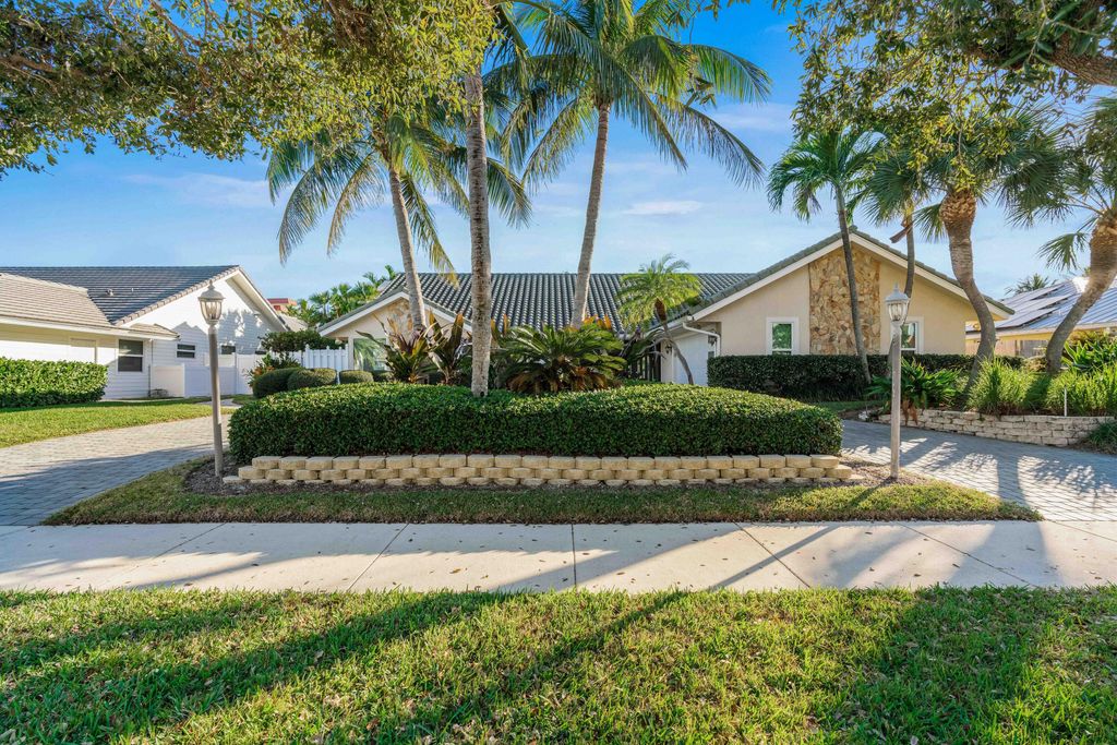 126 Anchorage Drive S, North Palm Beach, FL 33408
