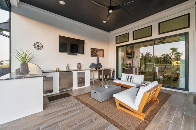 1105 Joe Carson DR, Leander, TX 78641