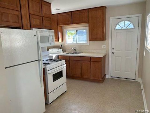 3816 Kent Road, Royal Oak, MI 48073