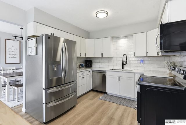 10718 V Street, Omaha, NE 68127