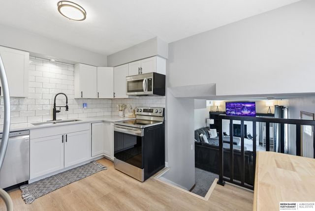 10718 V Street, Omaha, NE 68127
