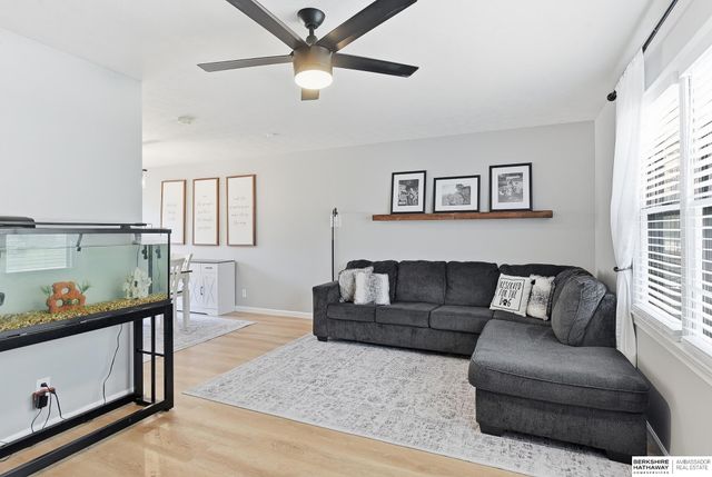 10718 V Street, Omaha, NE 68127