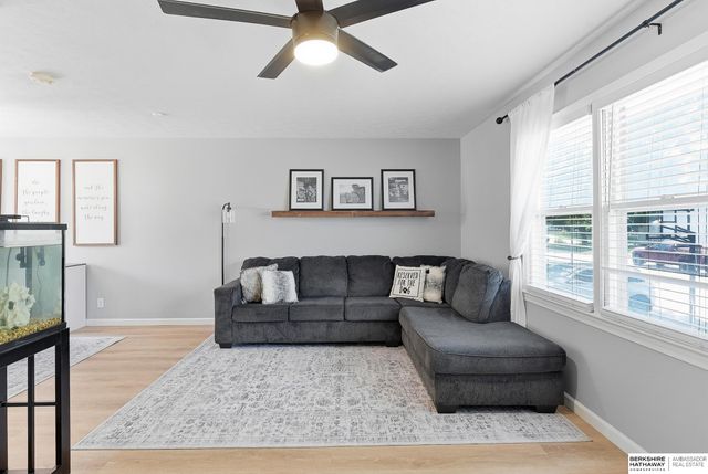 10718 V Street, Omaha, NE 68127