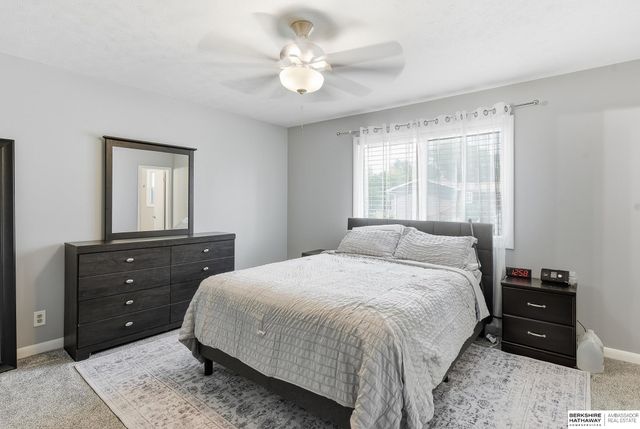 10718 V Street, Omaha, NE 68127