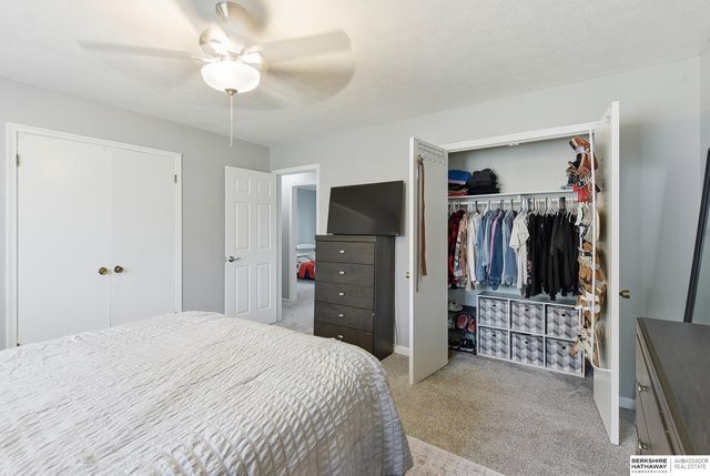 10718 V Street, Omaha, NE 68127