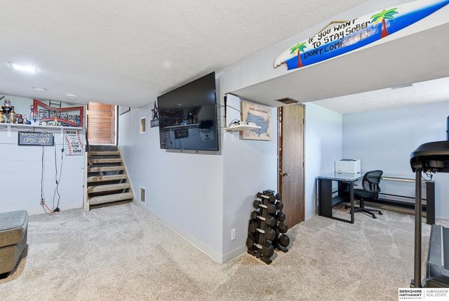 10718 V Street, Omaha, NE 68127