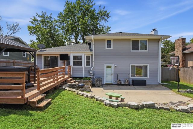 10718 V Street, Omaha, NE 68127