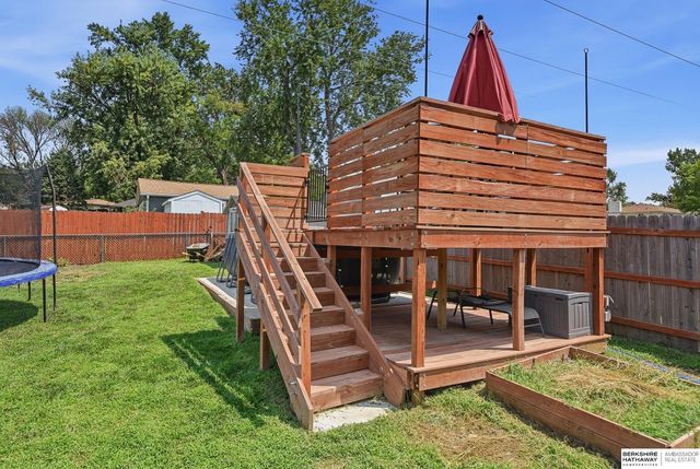 10718 V Street, Omaha, NE 68127