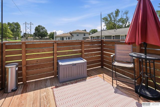 10718 V Street, Omaha, NE 68127