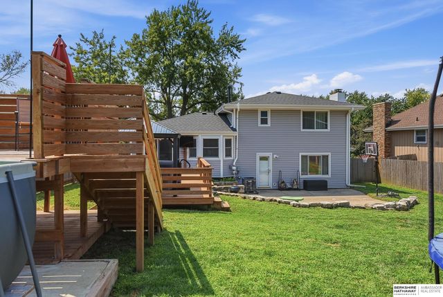 10718 V Street, Omaha, NE 68127