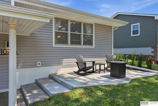 10718 V Street, Omaha, NE 68127
