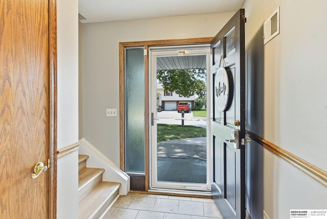 10718 V Street, Omaha, NE 68127