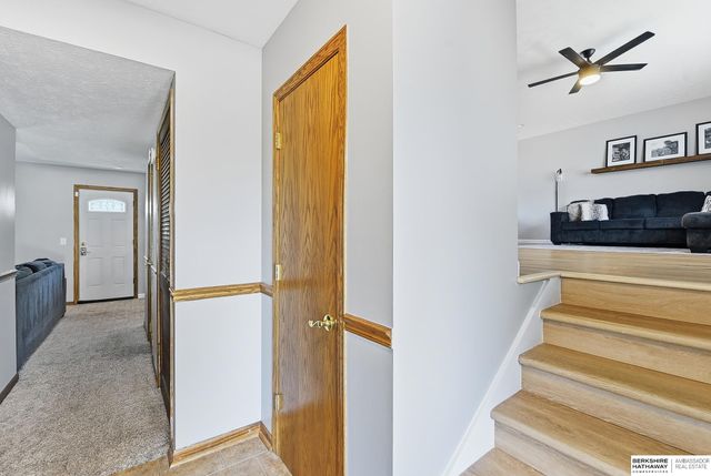 10718 V Street, Omaha, NE 68127