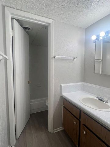 311 E 31st ST 208, Austin, TX 78705