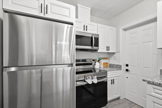 2405 48TH AVENUE W, Bradenton, FL 34207