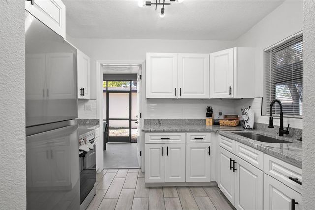 2405 48TH AVENUE W, Bradenton, FL 34207