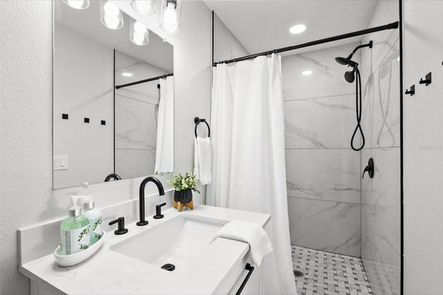 2405 48TH AVENUE W, Bradenton, FL 34207