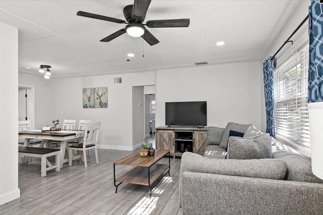 2405 48TH AVENUE W, Bradenton, FL 34207