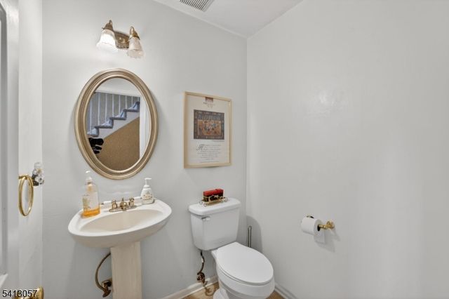 3 Turnburry Rd, Washington Twp., NJ 07882