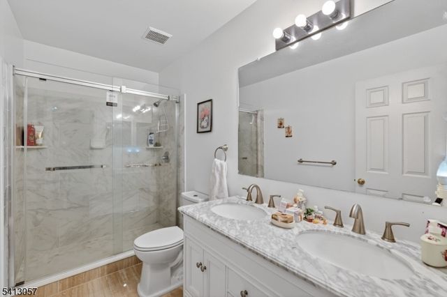 3 Turnburry Rd, Washington Twp., NJ 07882