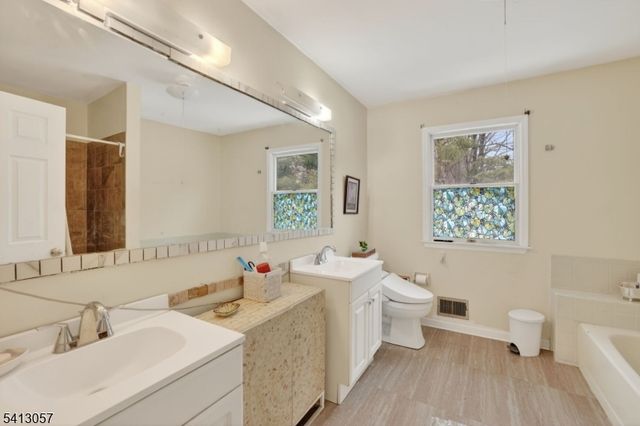 3 Turnburry Rd, Washington Twp., NJ 07882