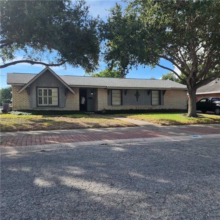 4441 Dolphin Pl, Corpus Christi, TX 78411